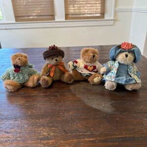 Lot of 4 Vintage Boyd’s Bears 6” w/Commemorative Buttons